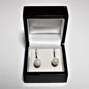NEW - Dangle Pearl Earrings